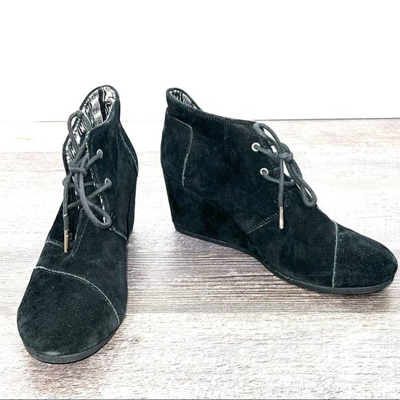 Toms Black suede leather wedged heal lace up ankle boots booties size 10 B84 - Picture 1 of 5